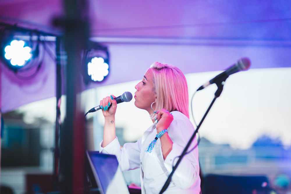 5 of the Best Daily Vocal Exercises for Singers | TakeLessons