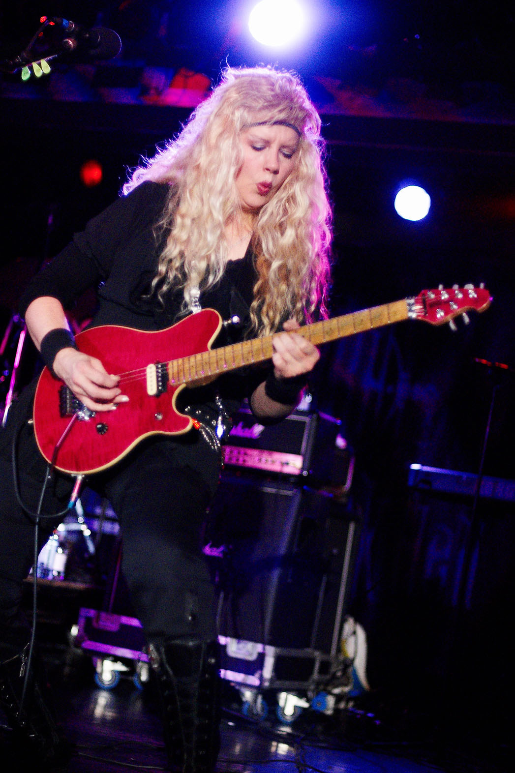 Jan Kuehnemund, Guitarist for All-Girl Metal Band Vixen, Dies at 51 – The Hollywood Reporter