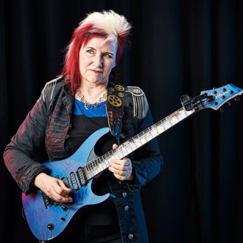 Jennifer Batten Interview: Jeff Beck, Michael Jackson, TOTAL Inspiration - Everyone Loves Guitar